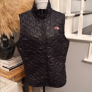 The North Face Black Quilted Full Zip Vest Rose Gold Logo Pockets Jacket Size XL